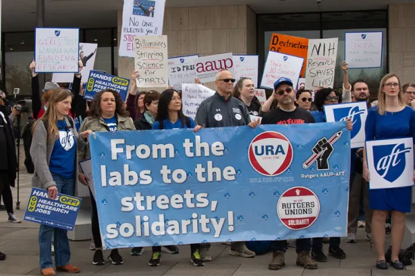 Photo of union educators rallying together