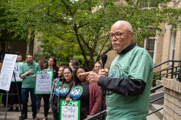 AFSCME International President Lee Saunders address OHSU rally