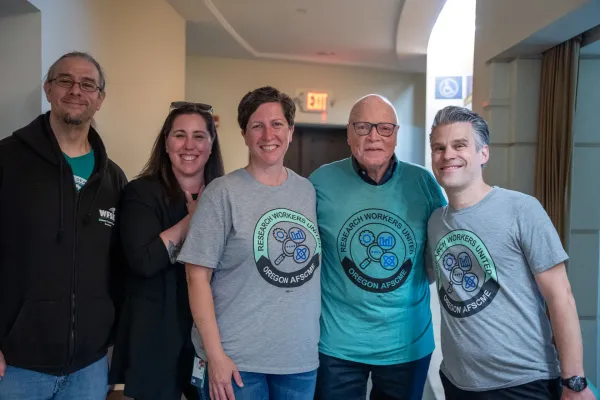 Photo of OHSU members and Oregon AFSCME leaders with AFSCME International President Lee Saunders